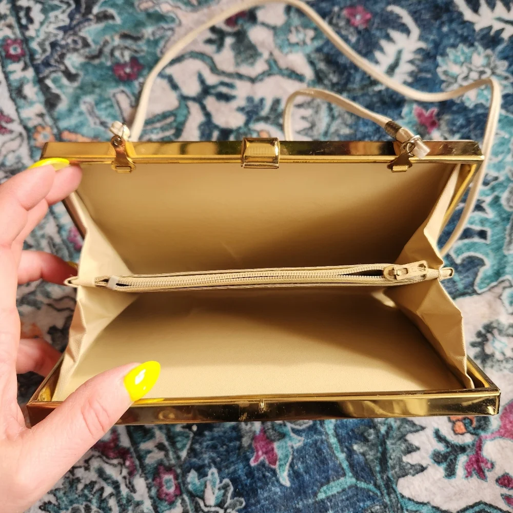 Vintage Vinyl Side Clasp Closure Clutch Bag With‎ with Gold Hardware